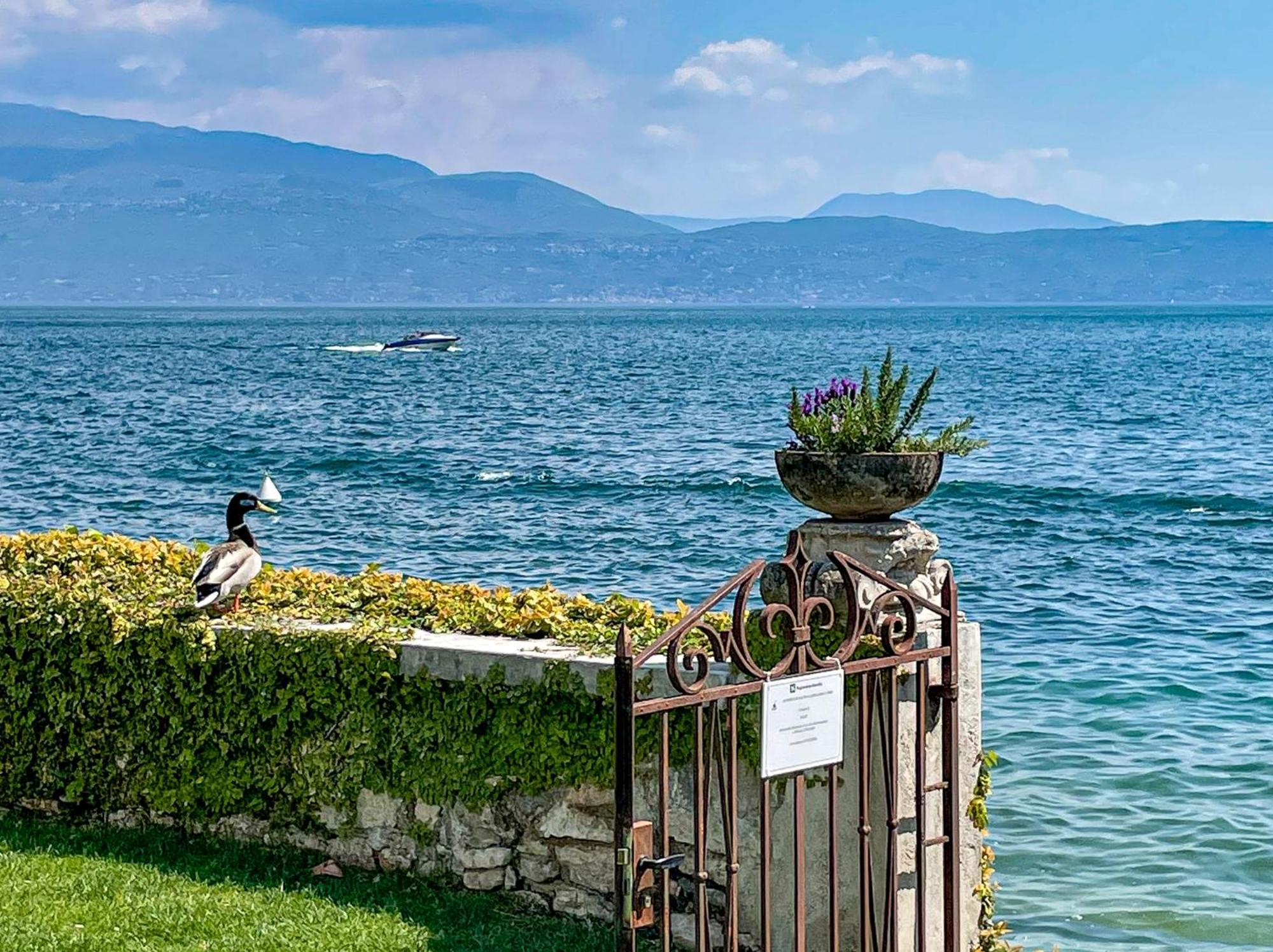 Luxury Lakeside Apartment Right On The Water Salo Luaran gambar