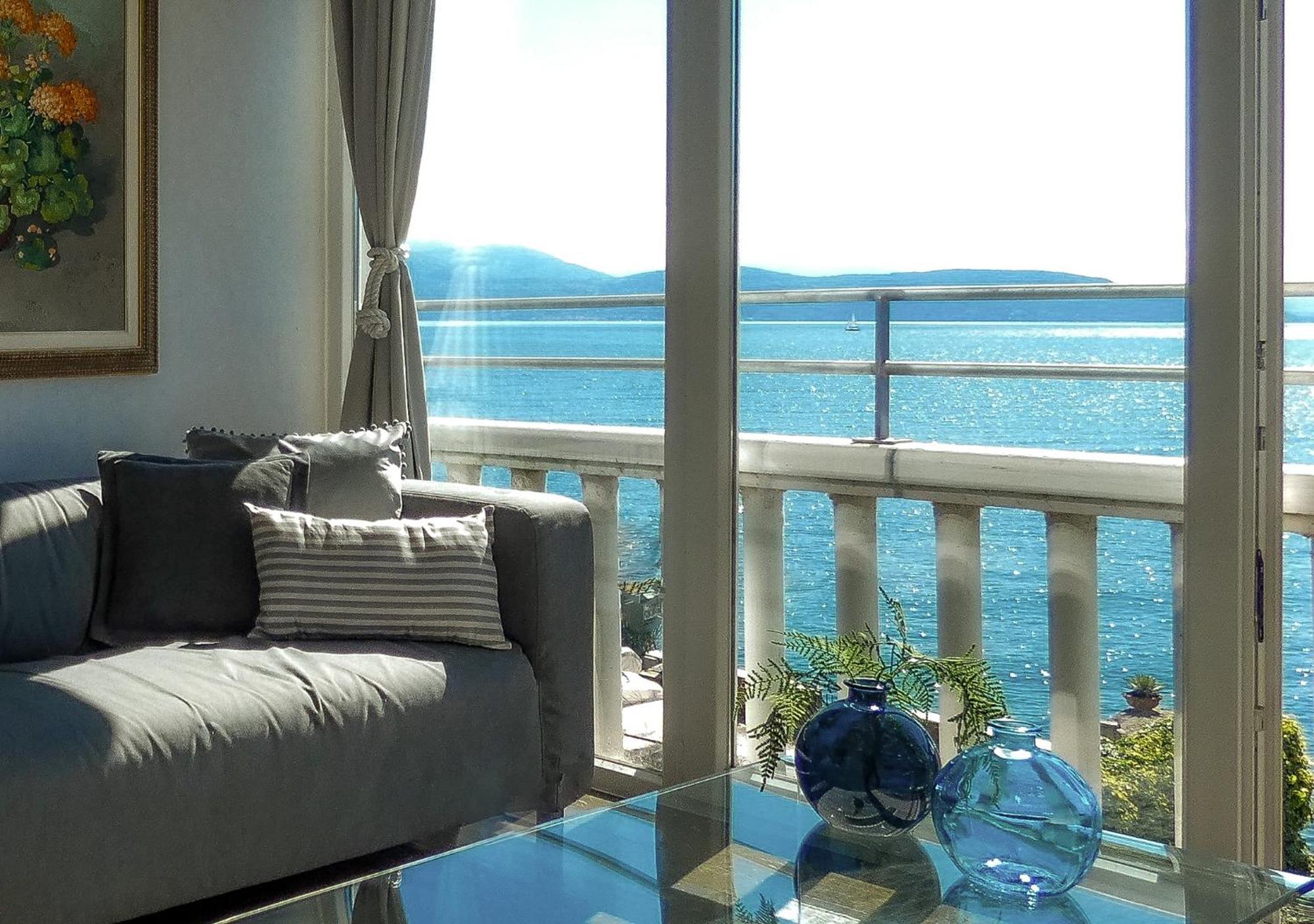 Luxury Lakeside Apartment Right On The Water Salo Luaran gambar